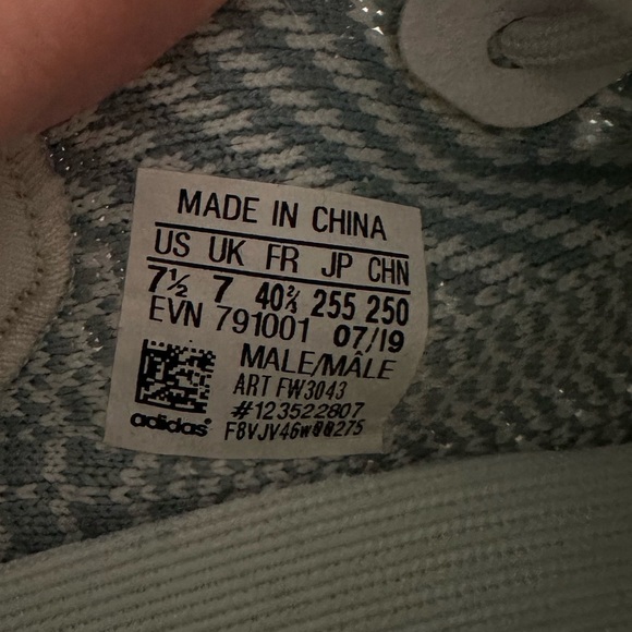 Adidas Yeezy Boost 350 V2
Cloud White (No box) - Picture 6 of 6